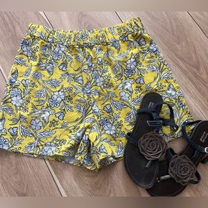 🆕 Universal Thread 🦩 Women’s Yellow printed shorts Sz:Small